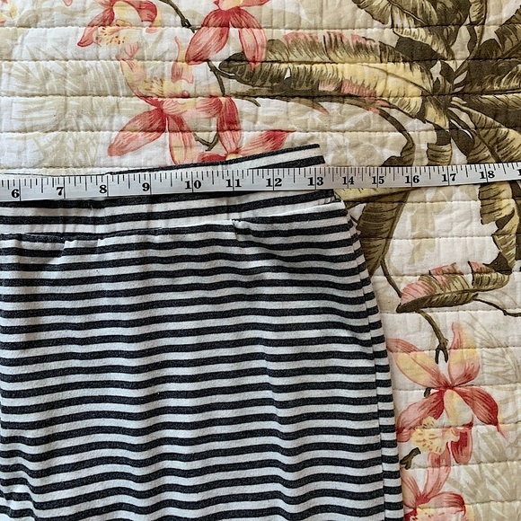 Tickled Teal Women’s Navy White Hi Lo Striped MIDI Skirt Size Small - Picture 3 of 5